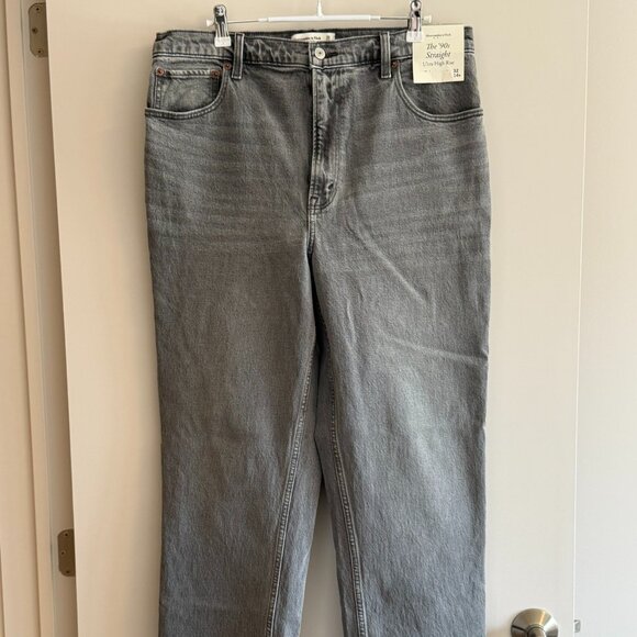 BNWT Abercrombie Ultra High Rise 90s Straight Jeans - Grey - Picture 1 of 5